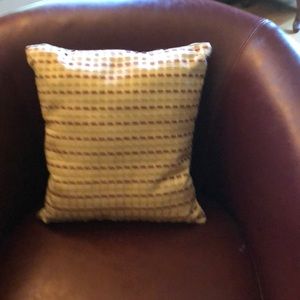 NEW ELEGANT PILLOW